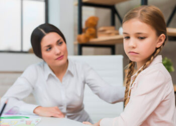 Psikologlar Açıkladı: Çocuğa Kural Koyma Sanatı Öfke Nöbetlerini Nasıl Yönetir?