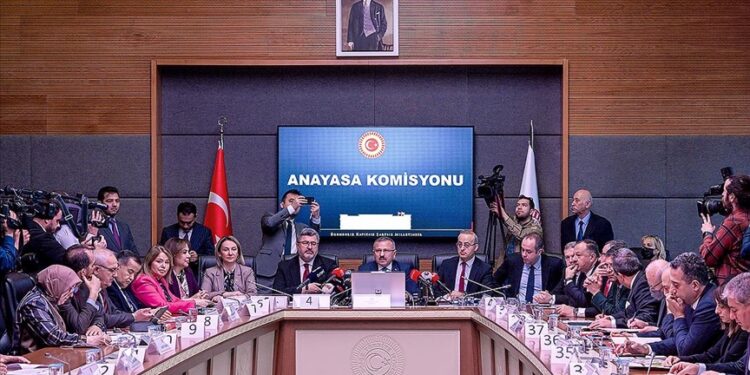 Ankara Meclisinde Kritik Zirve: Anayasa Değişikliği Komisyonu Toplandı
