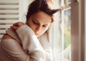 Kimler Risk Altında? Mevsimsel Duygudurum Bozukluğu’nun Genetik ve Çevresel Faktörleri 🧬