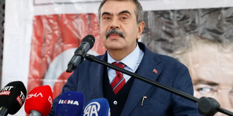 Sınıf Öğretmenliği Açığı Dikkat Çekiyor: Temel Eğitim Alarm Veriyor